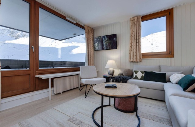 Cozy 1-bedroom ski-in/out Val Claret, 4 pers, balcony, wifi, near shops