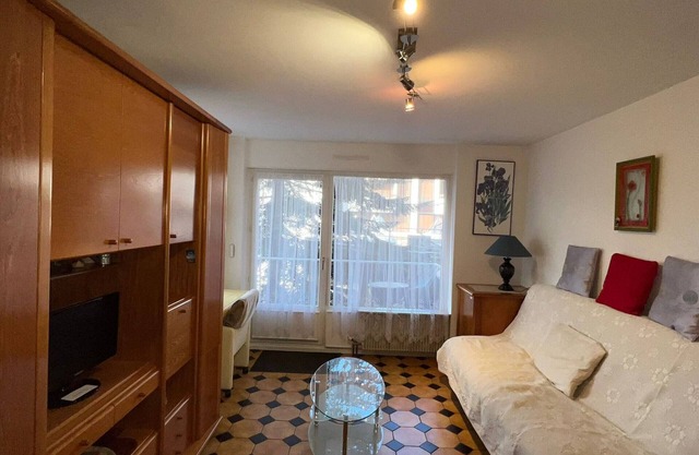 Cozy 1-BR Apartment with Balcony in Quiet Residence with Pool in Aix-les-Bains