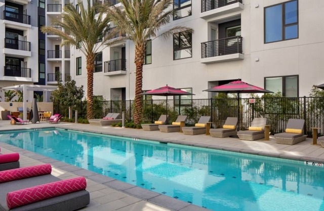 Cozy 1BR Condo w Pool at Savoy: Relax & Enjoy