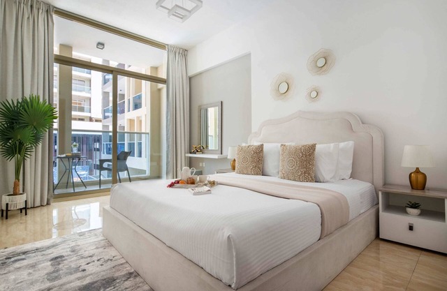 Cozy 1BR w/Pool Views in Al Barsha South