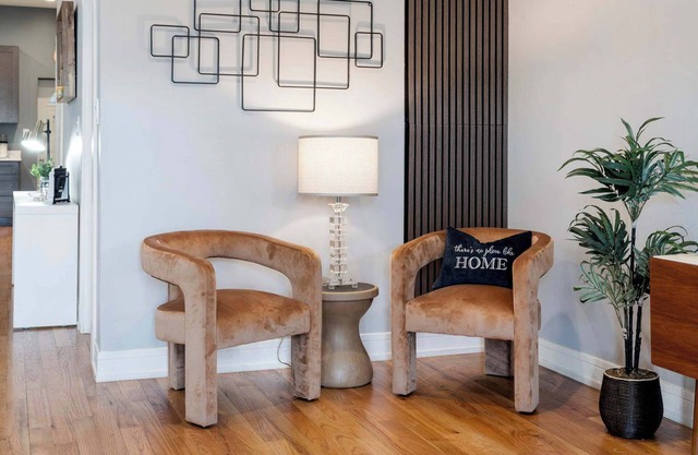 Cozy 2 Bed Home by West Loop with Parking & Laundry
