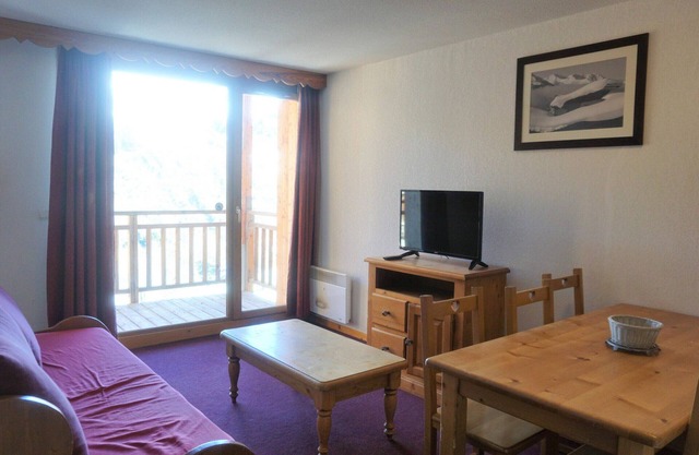 Cozy 2-Bedroom Apartment for 6 in Orcières with Balcony, Parking, and Free Wi-Fi