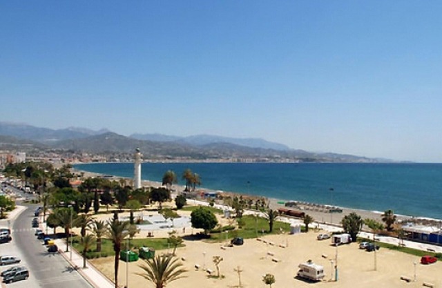 Cozy 2-Bedroom Apt with Pool, Garden & Tennis near Beach in Torre del Mar