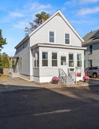 Cozy 2-Bedroom Apartment with Summer Pool Access