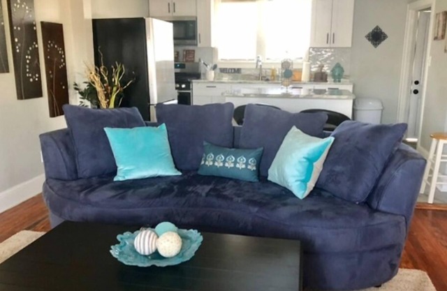 Cozy 2-bedroom apartment in Wilmington with AC , WiFi and Private Parking.