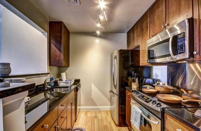 Cozy 2-bedroom apartment in charming Baltimore with AC, WiFi, fitness room