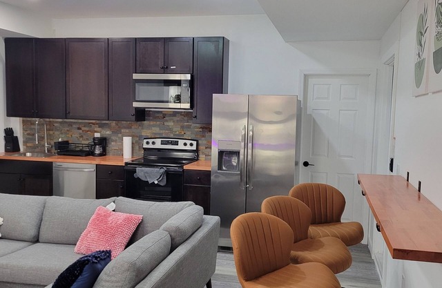 Cozy 2-bedroom apartment in awesome Elizabeth with WiFi, AC