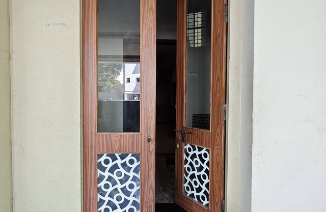 Cozy 2-bedroom apartment with AC,Furnished Living space & Fully Equipped Kitchen
