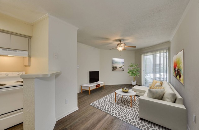 Cozy 2-bedroom apartment in amazing Augusta w/WiFi, AC, Pool, Fitness, Dog Park