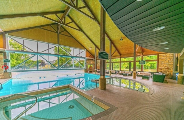 Cozy 2-bedroom apartment with AC, fitness room in charming Oro