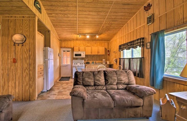 Cozy 2-bedroom cabin on Three Island Lake in Bemidji, MN.