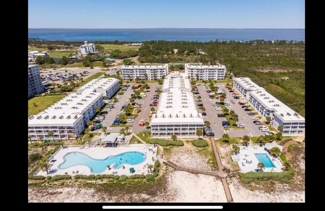 Cozy 2-bedroom condo in charming Gulf Shores with fitness room, WiFi