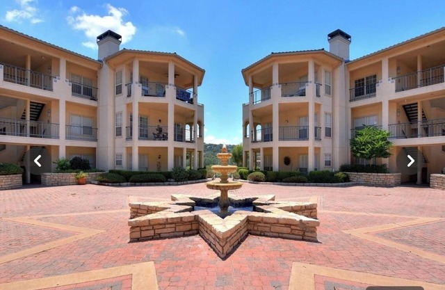 Cozy 2-bedroom condo sitting on Lake Travis in peaceful Lago Vista.