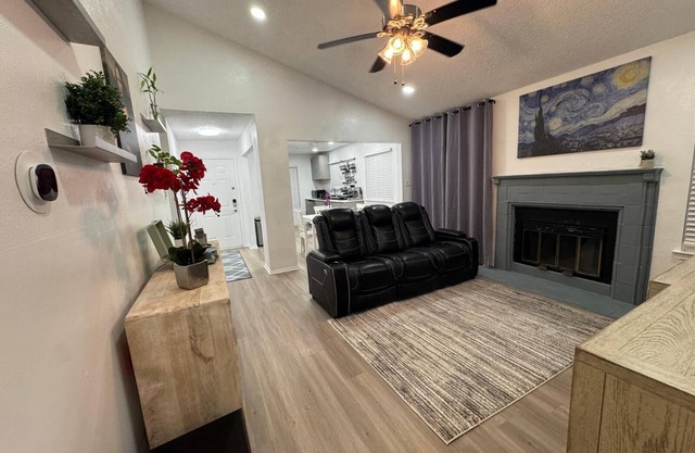 Cozy 2 Bedroom in Round Rock, King Bed, kalahari and close to the downtown
