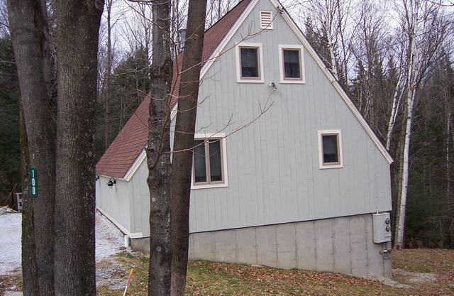 Cozy 2 bedroom minutes from Okemo base lodge - Inquire about seasonal rental