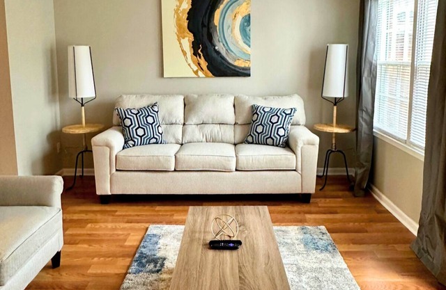 COZY 2 Bedroom NEAR Hanes Mall