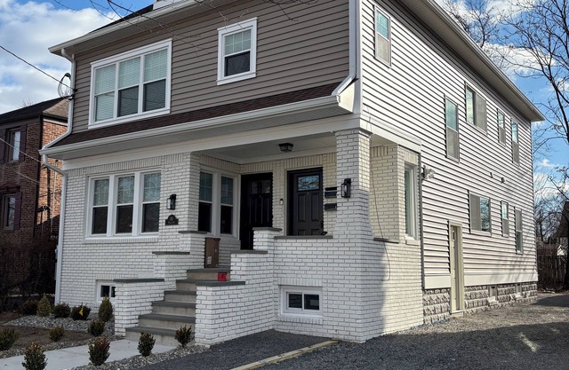 Cozy 2-bedroom, Newly Remodeled & Fully Furnished in Convenient Garwood. Pets OK