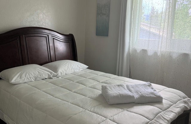 Cozy 2-bedroom townhome in quiet neighborhood!No pets!New kitchen!Fresh painting