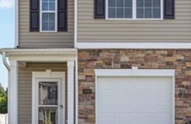 Cozy 2 bedroom Townhome in charming Trinity with privacy and close to Interstate