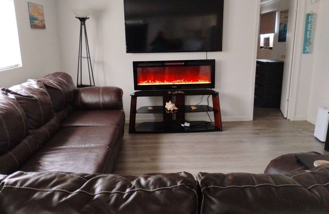 Cozy 2-bedroom with large driveway close to the beach and Daytona speedway