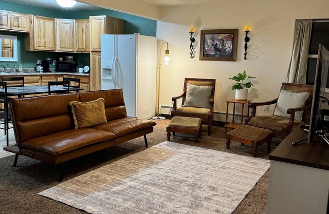 Cozy 2-bedroom with WiFi, Aurora viewing, central location in Fairbanks