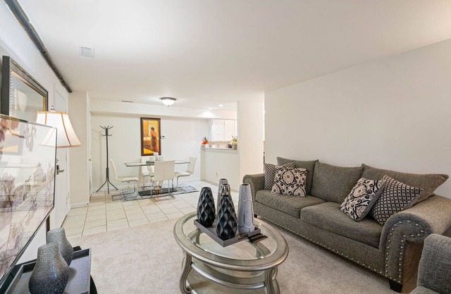 Cozy 2-bedrooms condo in the heart of Stafford