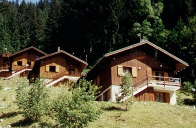 Cozy 2-BR Apartment with Fireplace, Terrace, and Ski Access in Arêches-Beaufort