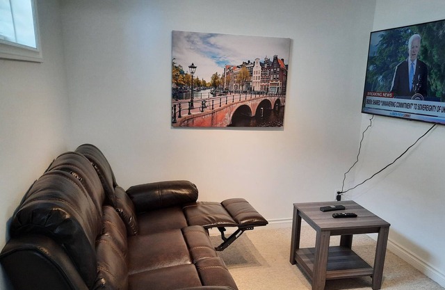 Cozy 2 BR basement suite in Varsity View near RUH