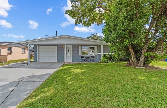 Cozy 2 BR home close to Beaches and Sponge Docks!