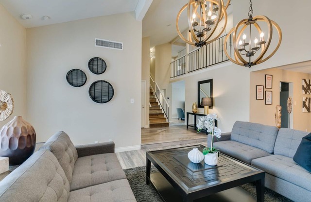 Cozy 2 master suite pool house near strip and convention center