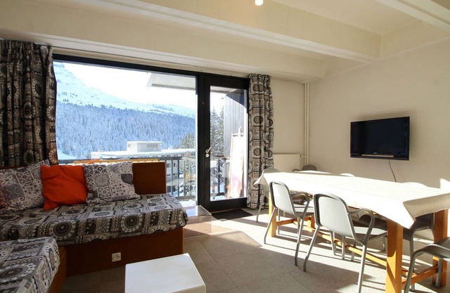 Cozy 2-Room Apartment for 6, Ski-In/Ski-Out, Flaine Forum - Stunning South-Facing Balcony View