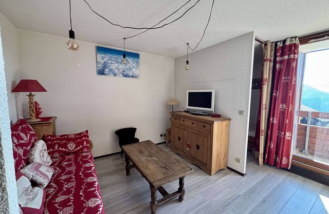Cozy 2-Room Apartment for 5 with Balcony - Close to Lifts & Shops in Alpe d'Huez