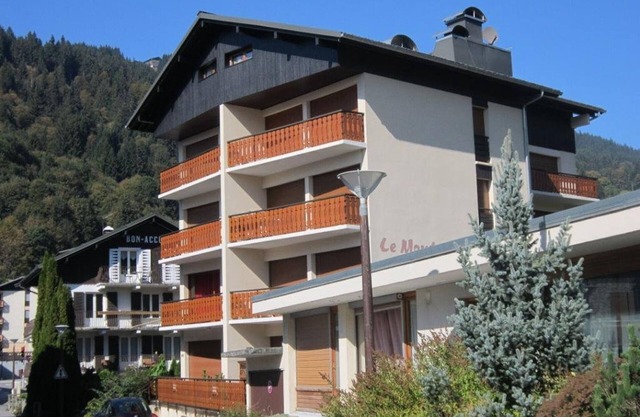 Cozy 2-Room Apartment for 5, South-Facing Balcony, Near Shops and Slopes, Garage Included