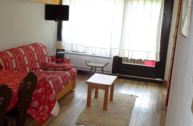 Cozy 2-Room + Cabin, 5 Guests, Central Location, Garage, Near Shops & Slopes in Les Gets