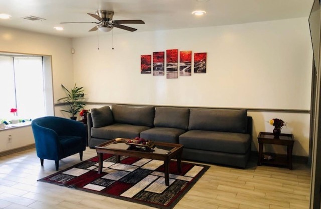 Cozy 2BD/2BR vacation home just 10 minutes from Houston Hobby Airport
