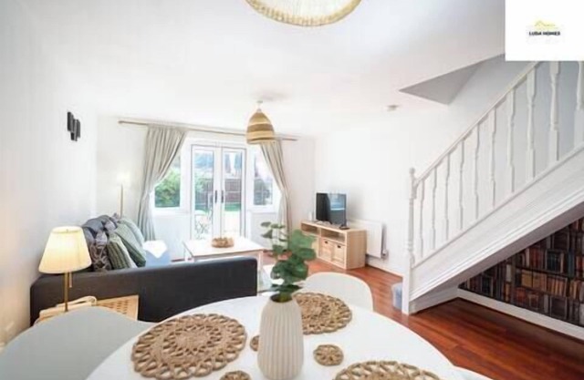 Cozy 2Bed Nr Heathrow & Windsor wParking | Sleep 6
