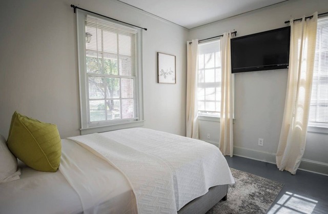 Cozy 2BR Pet-Friendly Home