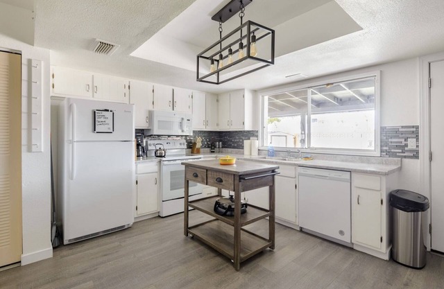 Cozy 3 bed 2 baths in middle Glendale
