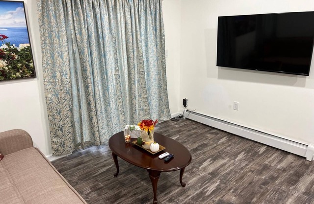 Cozy 3-bedroom apartment in nice Queens near JFK & UBS Arena with WiFi, AC