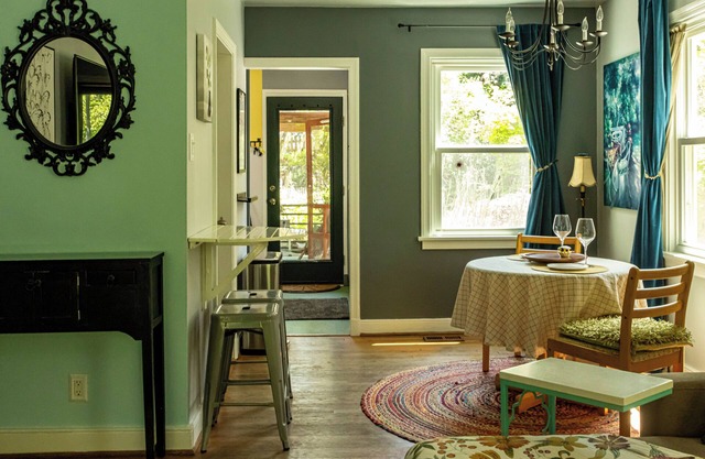 Cozy 3 bedroom house in the City, steps away from trails and river adventures