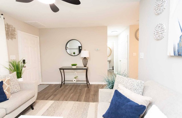 Cozy 3-bedroom house in charming Charlotte with backyard. 10 mins from uptown