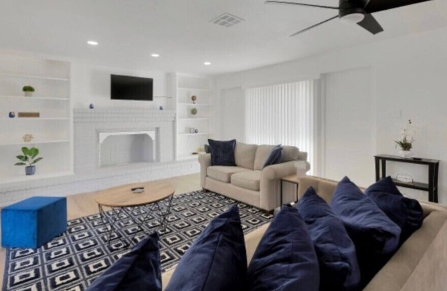 Cozy 3-bedroom residential home near the airport!