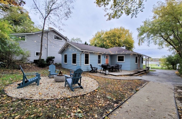 Cozy 3 bedroom river cottage w/indoor fireplace