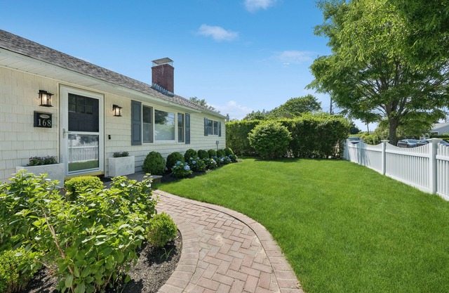 Cozy 3 Bedroom Southampton Village Oasis