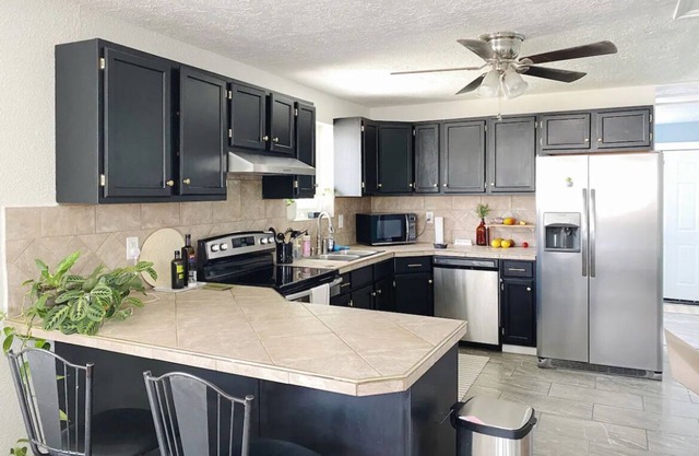Cozy 3-Br Home Close to Canyons and Entertainment