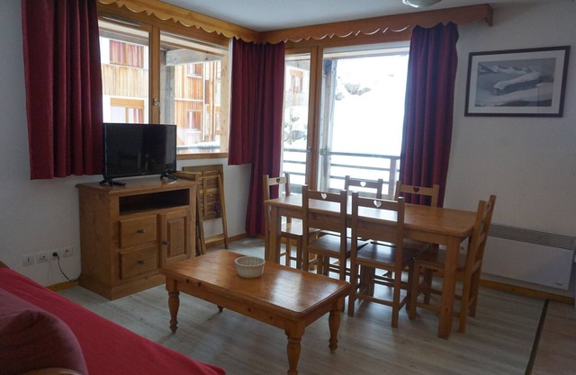 Cozy 3-Room Apartment for 6 with Balcony, Parking, & Free WiFi in Merlette, Orcières