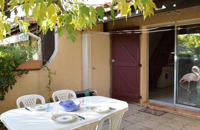 Cozy 3-Room House with Mezzanine, Terrace, and Parking by the Sea - Sleeps 8