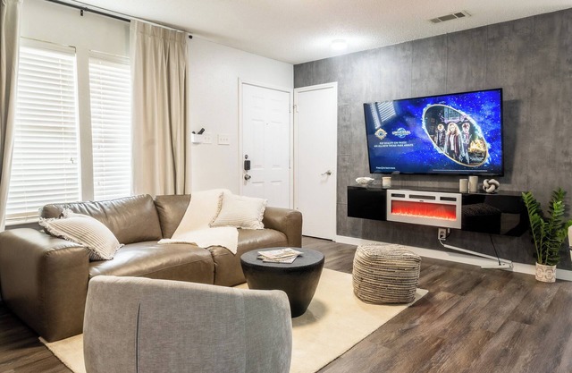 Cozy 3b2b Duplex Home in South Austin