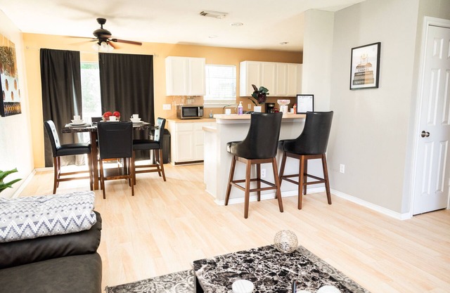 Cozy 3bd|2bh Pet Friendly Home w/patio & backyard NRG Stadium|MedCtr|Minute Maid