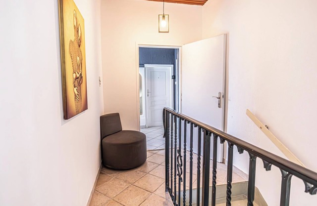 Cozy 3BR Apt with Garden Sleeps 10